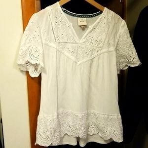 Like new white Knox Rose size large shirt.